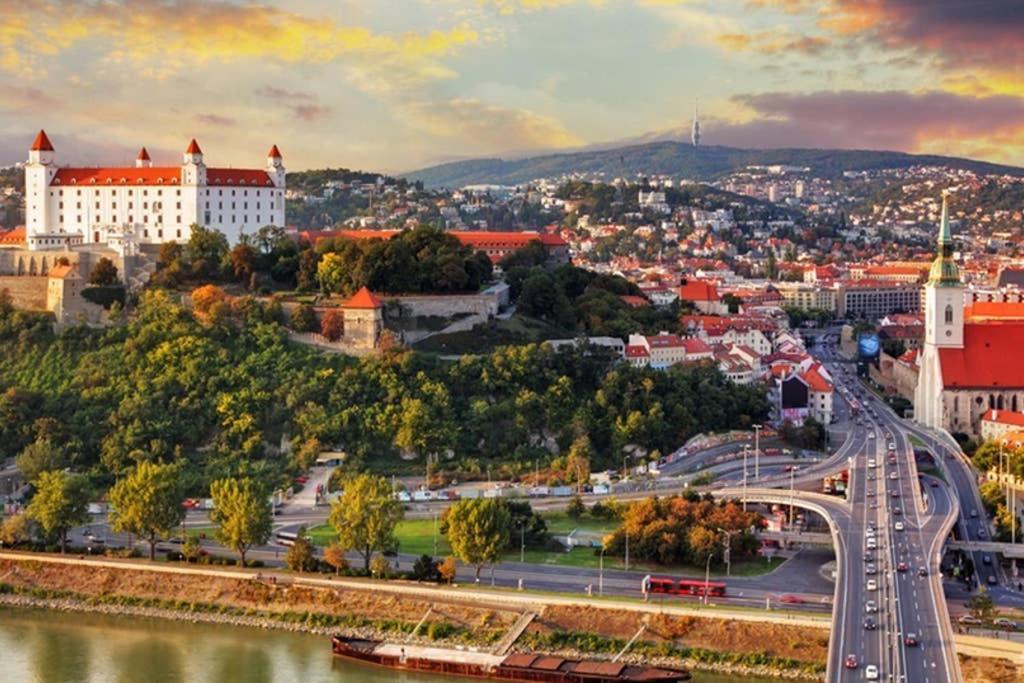 Vip Apartment In Old Town With Free Parking Братислава Экстерьер фото