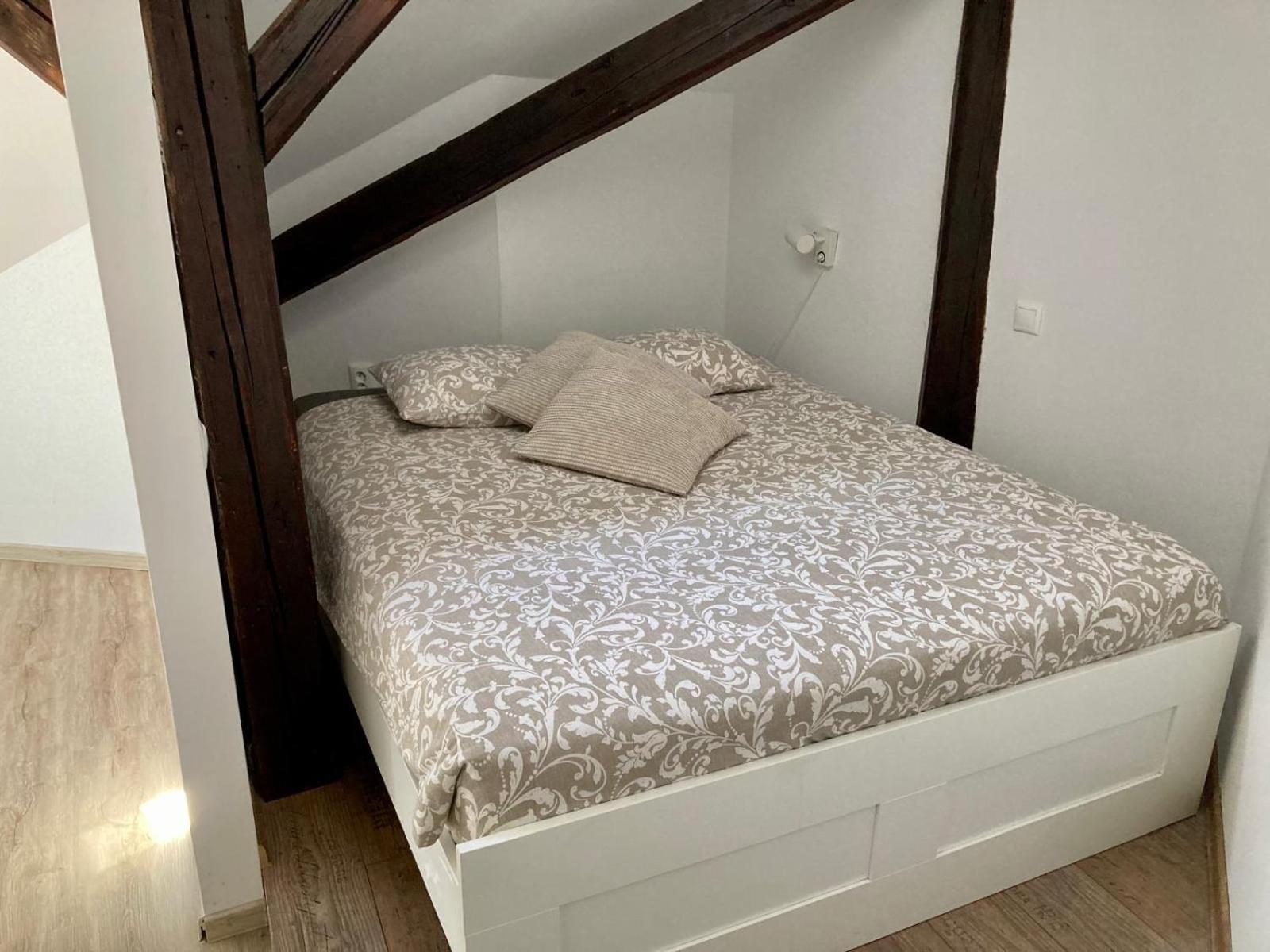 Vip Apartment In Old Town With Free Parking Братислава Экстерьер фото