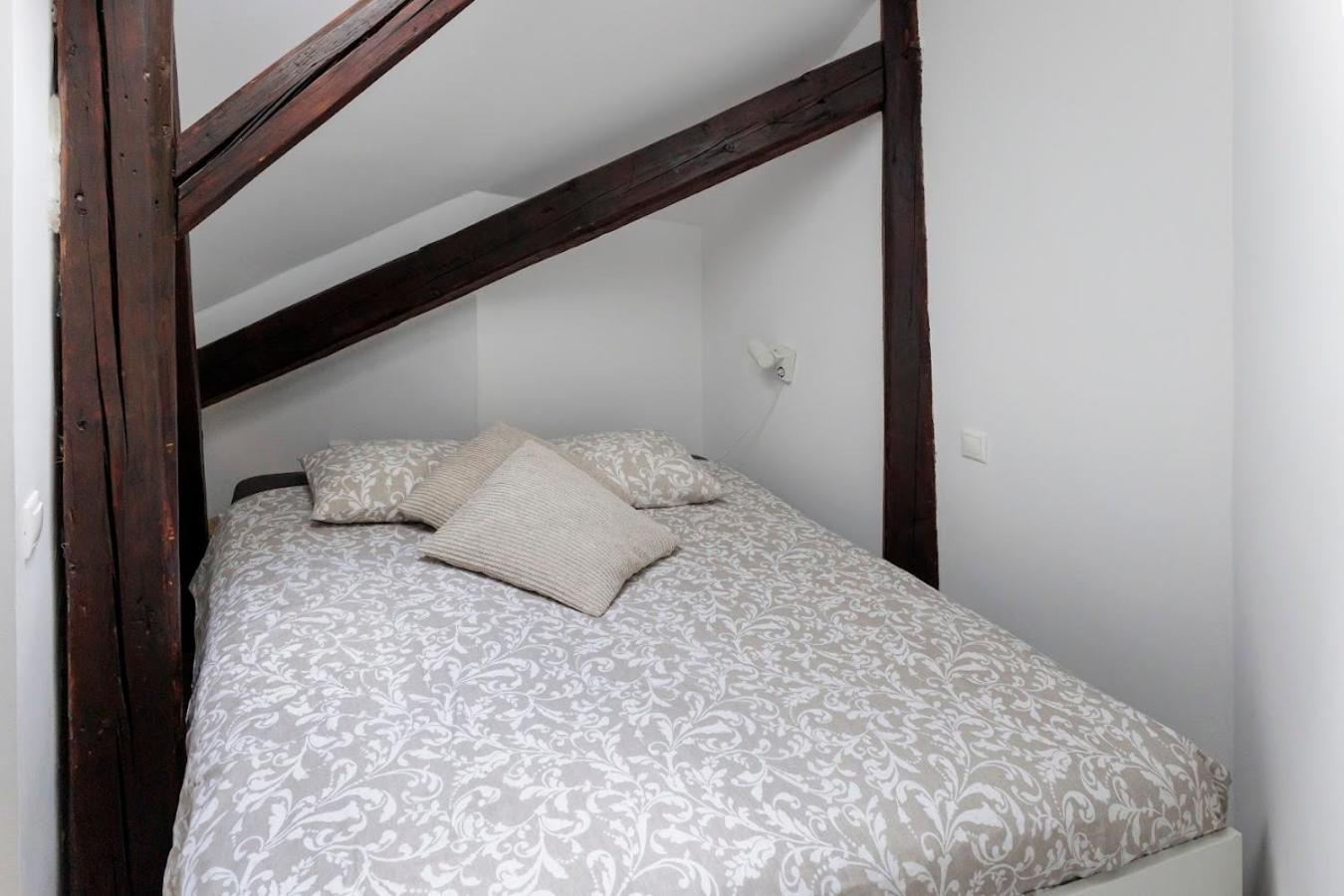 Vip Apartment In Old Town With Free Parking Братислава Экстерьер фото