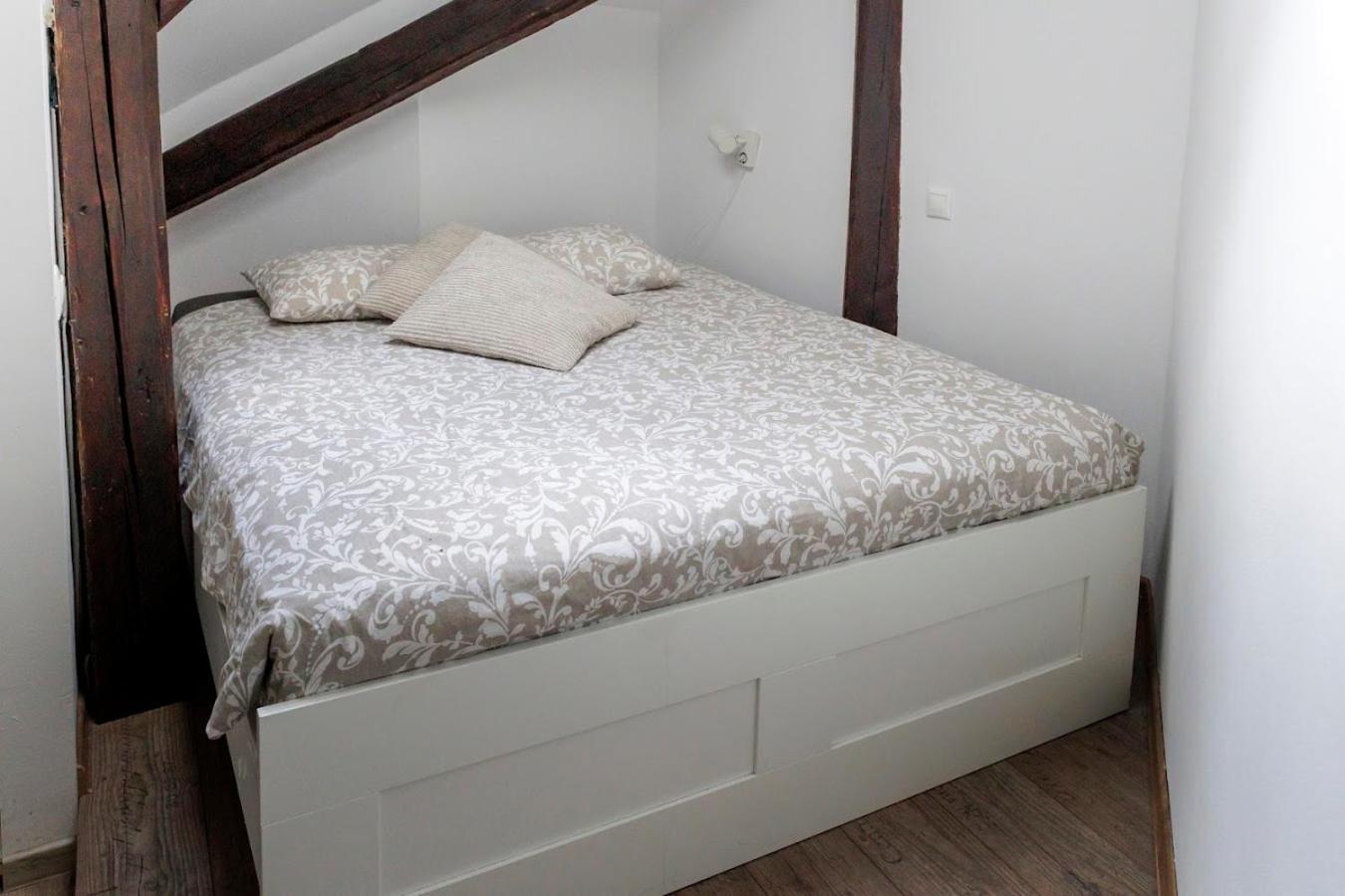Vip Apartment In Old Town With Free Parking Братислава Экстерьер фото