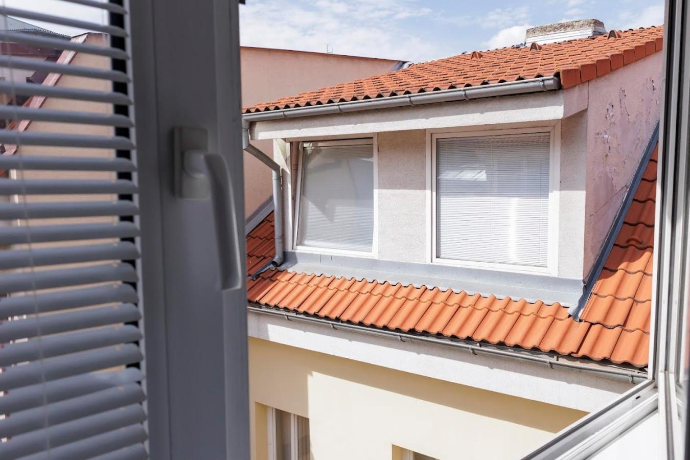 Vip Apartment In Old Town With Free Parking Братислава Экстерьер фото