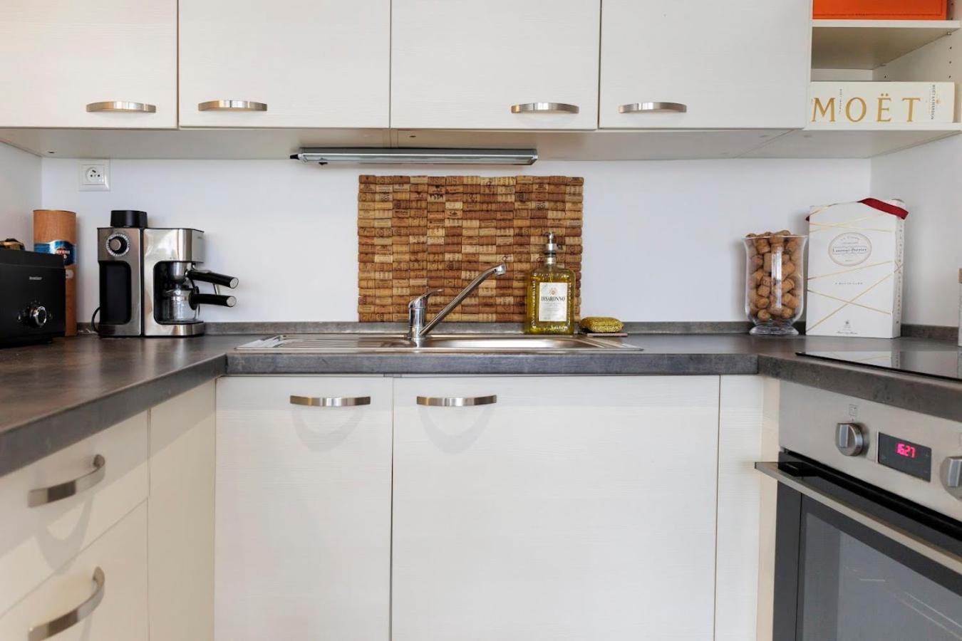 Vip Apartment In Old Town With Free Parking Братислава Экстерьер фото