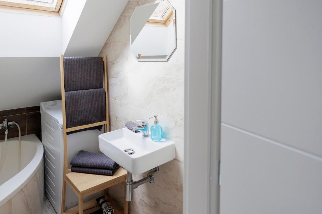 Vip Apartment In Old Town With Free Parking Братислава Экстерьер фото